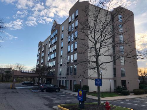 hotels with balcony in Arlington
