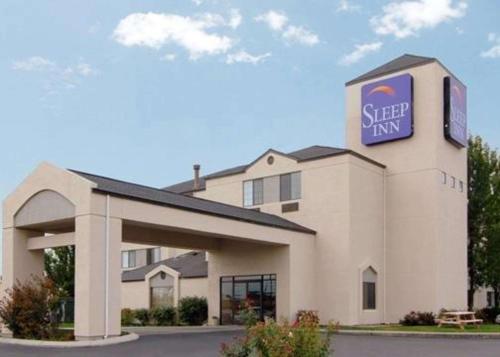 hotels with balcony in Ontario