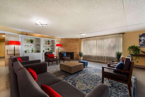 hotels with balcony in Columbus