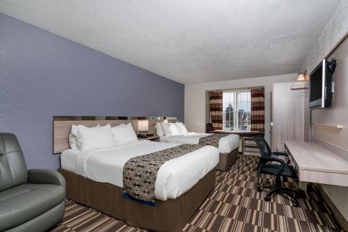 hotels with balcony in Rochester