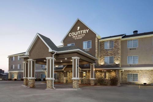 hotels with balcony in Emporia