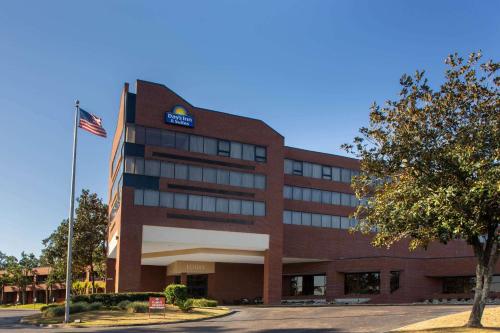 hotels with balcony in Tallahassee