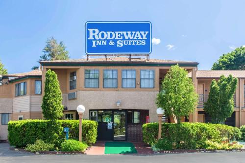 hotels with balcony in Connecticut