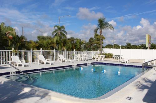 hotels with balcony in Sarasota