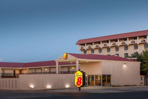 hotels with balcony in Lubbock