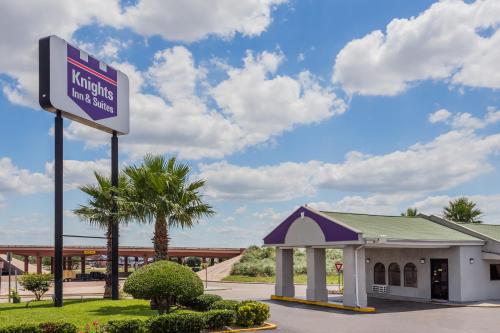 hotels with balcony in Waco