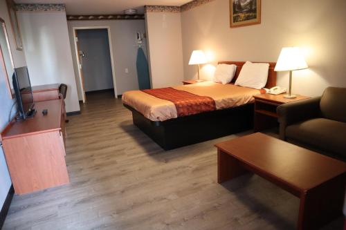 hotels with balcony in Eugene