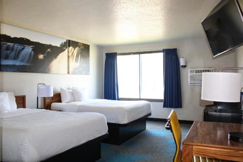 hotels with balcony in Canton