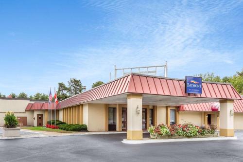 hotels with balcony in Lake George