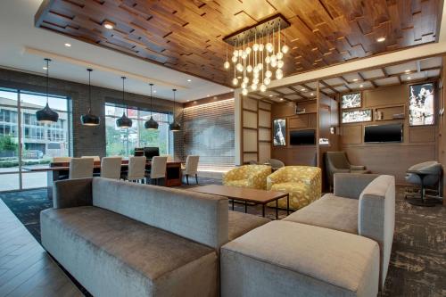 hotels with balcony in Wisconsin