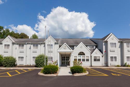 hotels with balcony in Columbus