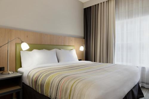 hotels with balcony in Camden