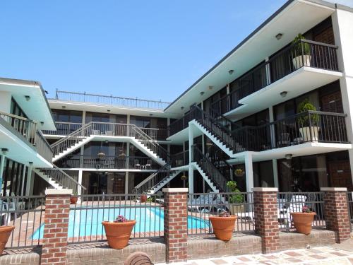 hotels with balcony in Virginia Beach