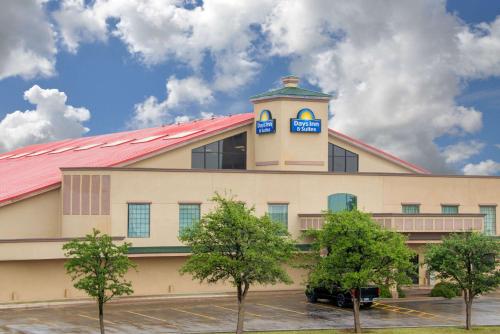 hotels with balcony in Lubbock