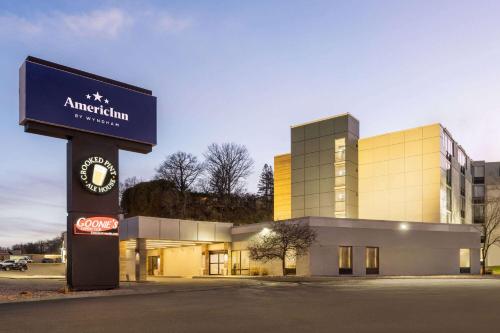 hotels with balcony in Rochester