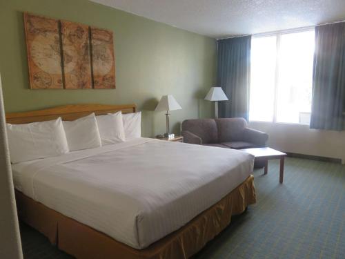 hotels with balcony in Fargo
