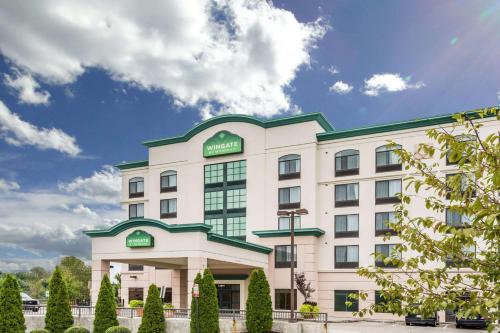 hotels with balcony in Richmond