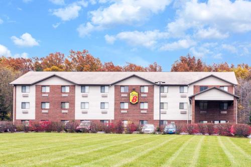 hotels with balcony in Cleveland