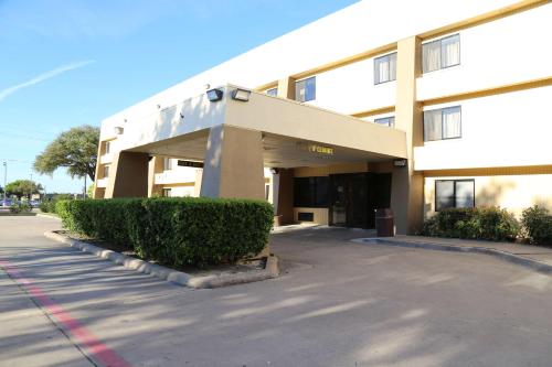 hotels with balcony in Plano