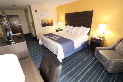 hotels with balcony in Raleigh