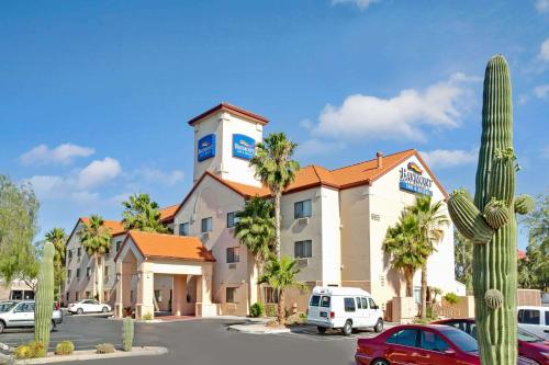hotels with balcony in Tucson