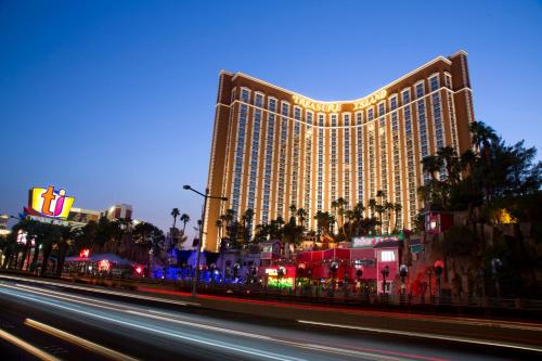 hotels with balcony in Nevada