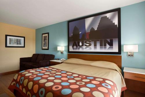 hotels with balcony in Bastrop
