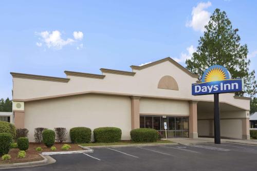 hotels with balcony in Fayetteville