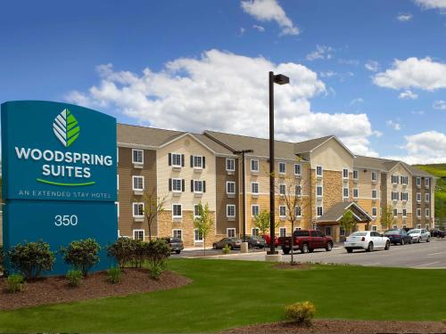 hotels with balcony in Scranton