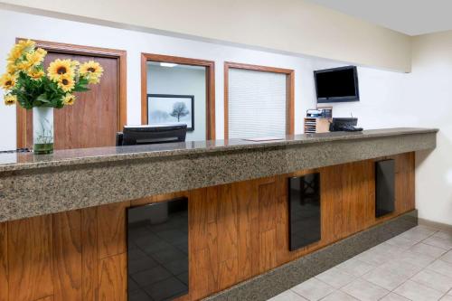 hotels with balcony in Des Moines