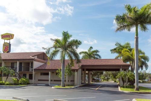 hotels with balcony in West Palm Beach
