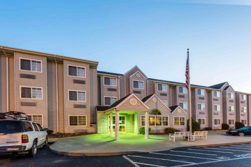 hotels with balcony in Raleigh