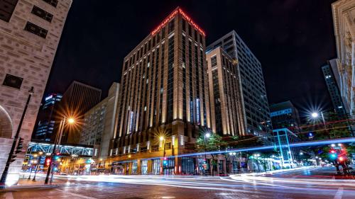 hotels with balcony in Milwaukee