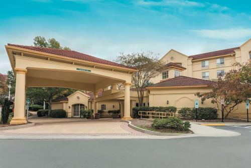 hotels with balcony in Durham