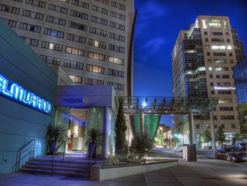hotels with balcony in Tacoma