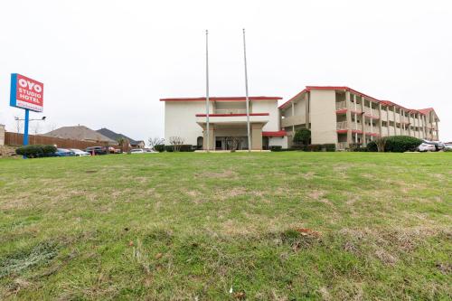 hotels with balcony in Grapevine