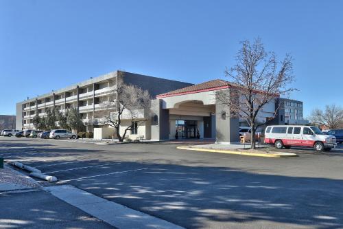 hotels with balcony in Albuquerque