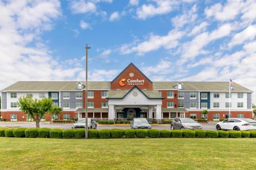 hotels with balcony in Newport News