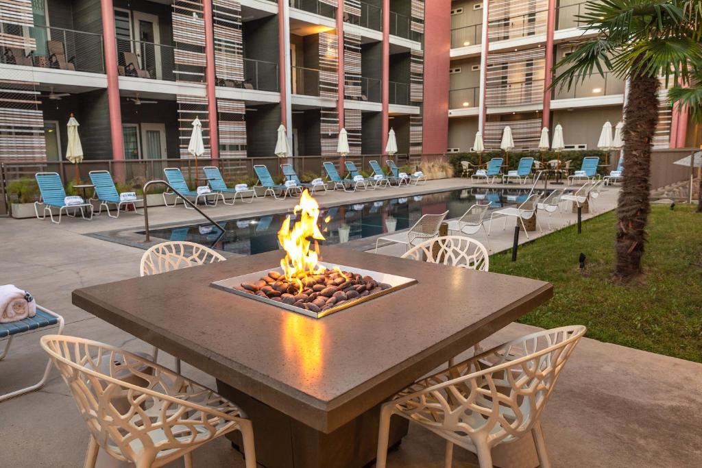 hotels with balcony in Austin