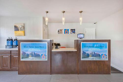 hotels with balcony in Falls Church