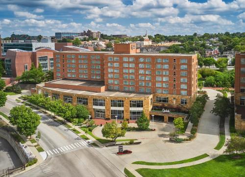 hotels with balcony in Ohio
