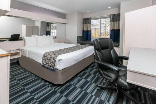 hotels with balcony in Lafayette