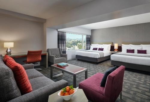 hotels with balcony in Los Angeles