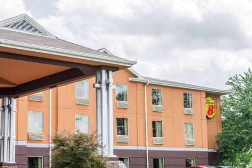 hotels with balcony in Clarion