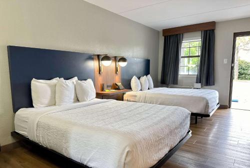 hotels with balcony in Athens