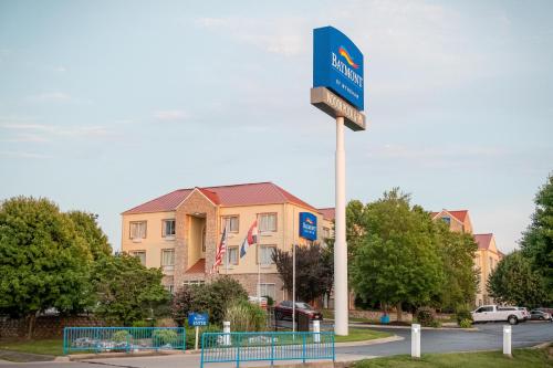 hotels with balcony in Springfield