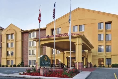 hotels with balcony in West Virginia