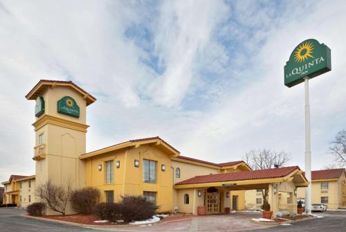 hotels with balcony in Omaha