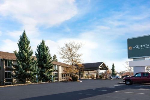 hotels with balcony in Bend