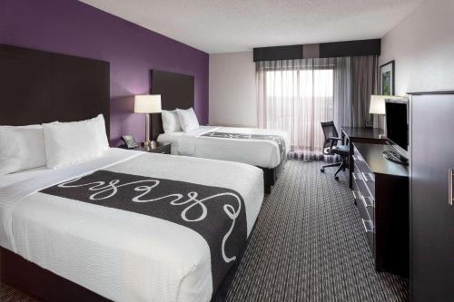 hotels with balcony in Bloomington
